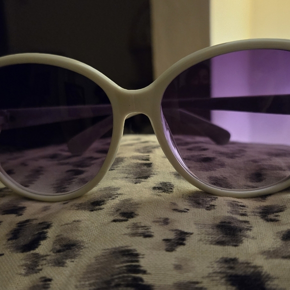 3 pairs ladies sunglasses 👓 - Picture 3 of 3
